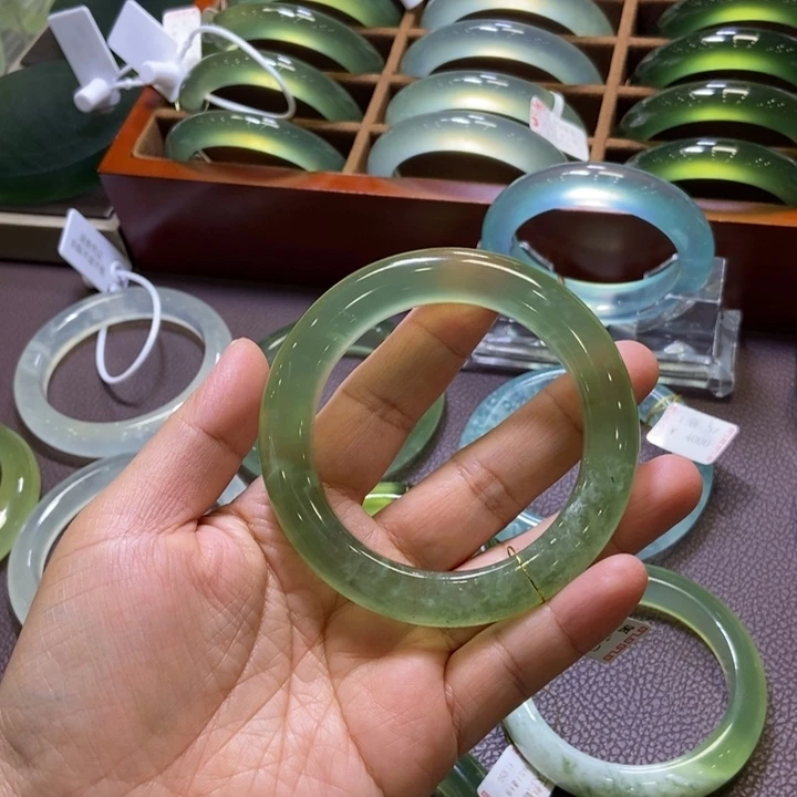 蛇纹石玉未镶嵌手镯54