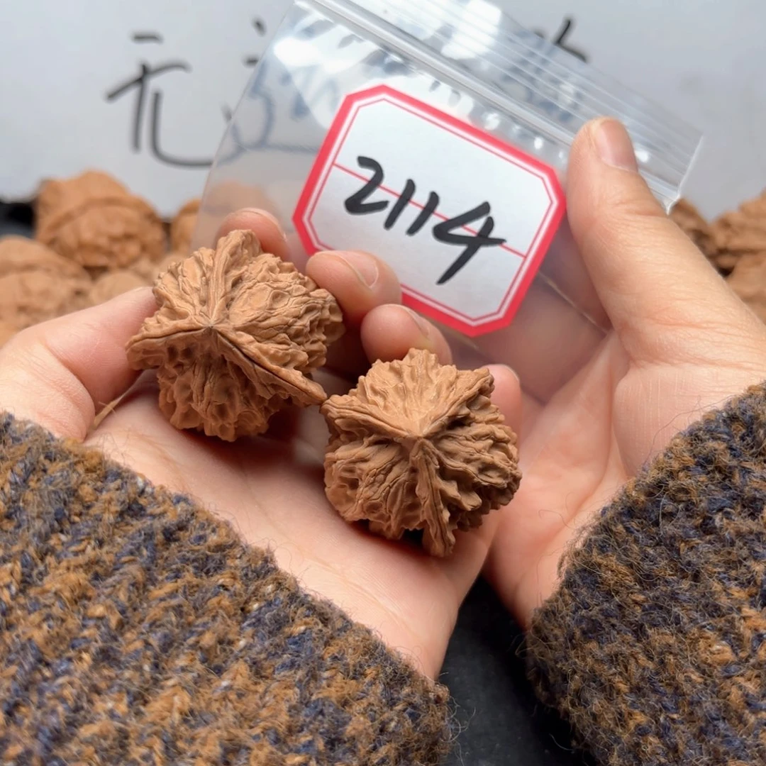 文玩核桃吊坠三棱