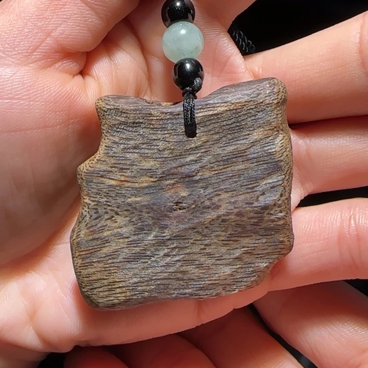 沉香吊坠海南老白棋沉水吊坠12.3克