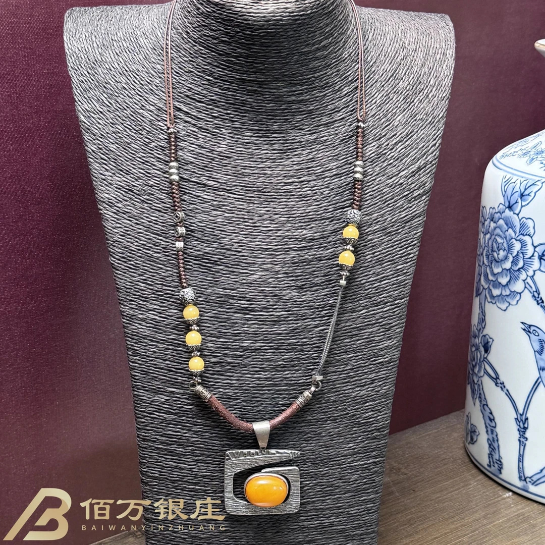 【佰万银庄】S925纯银方牌镶嵌天然老蜡蛋面毛衣链项链新中式复古