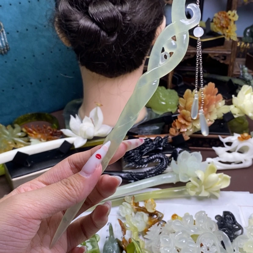 【闪购商品】岫玉未镶嵌发饰牛**?