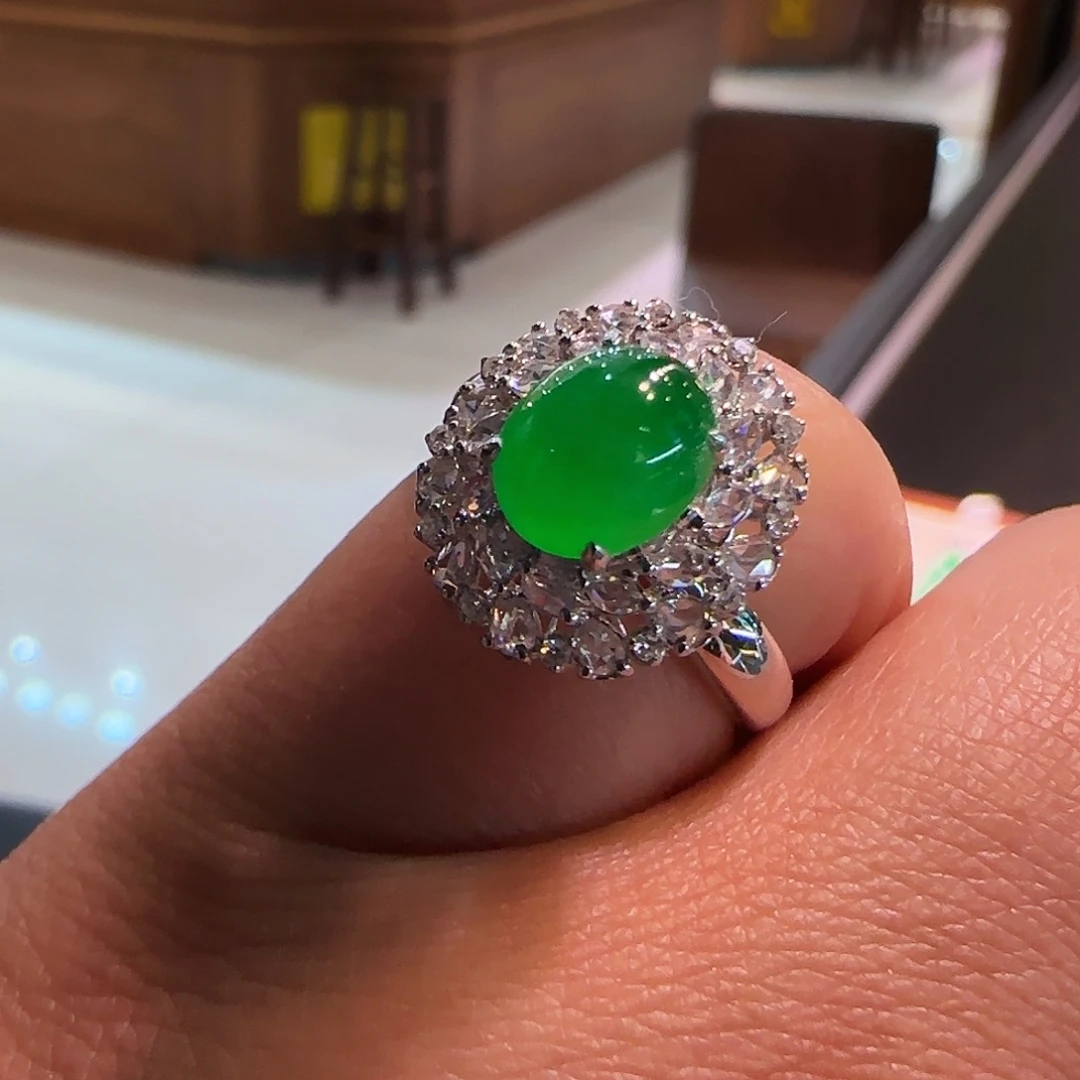 翡翠18K金镶嵌戒指