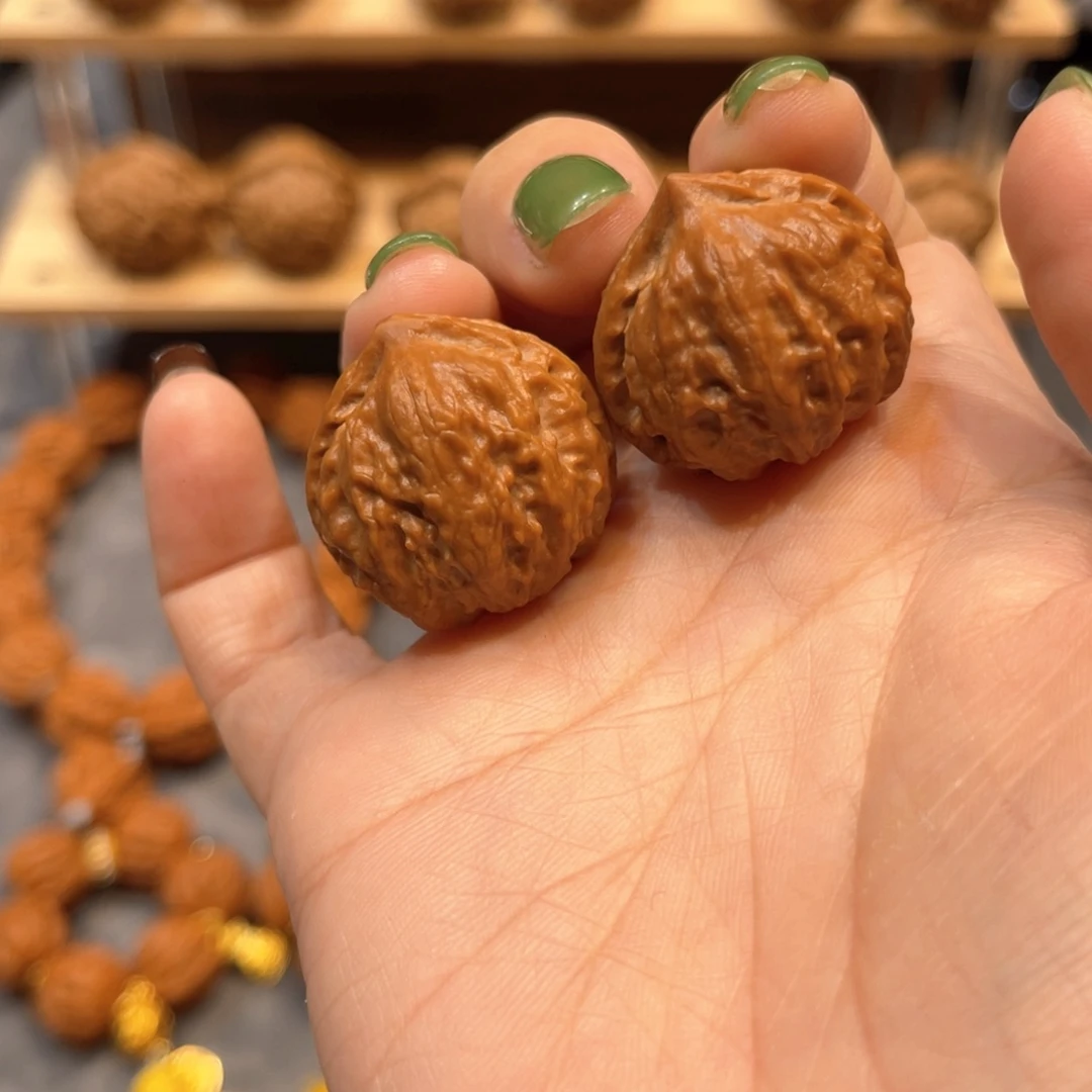 文玩核桃把件桃心梅枝球