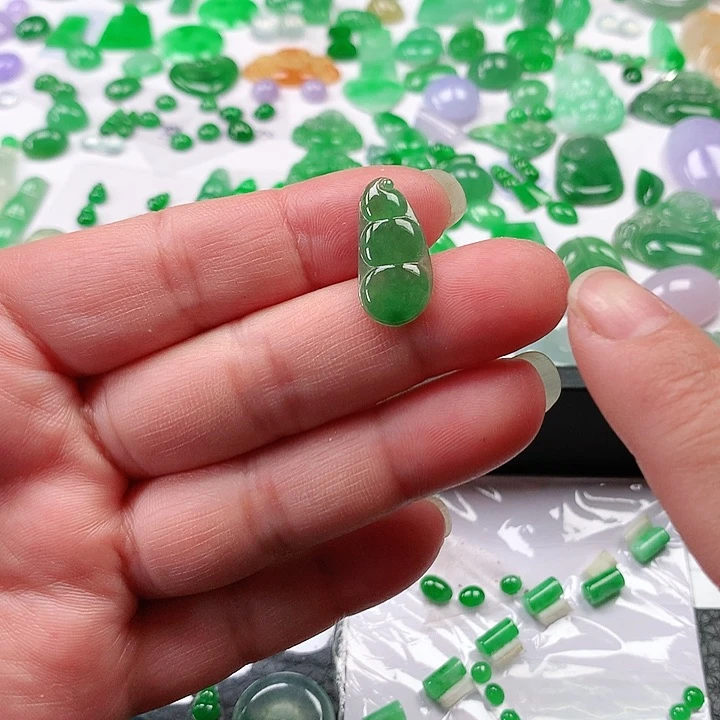 翡翠颈饰未镶嵌翡翠