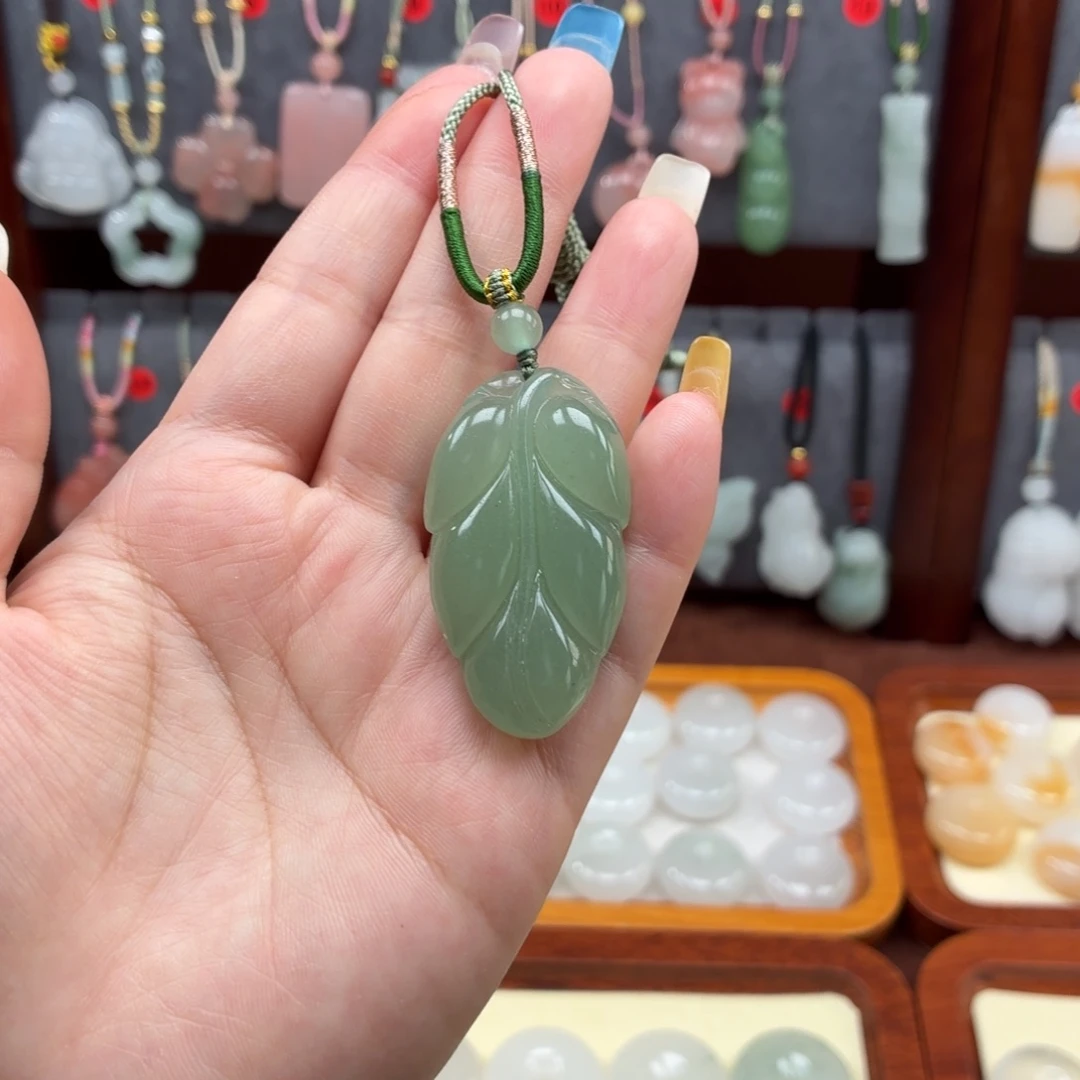 颈饰未镶嵌石英质玉
