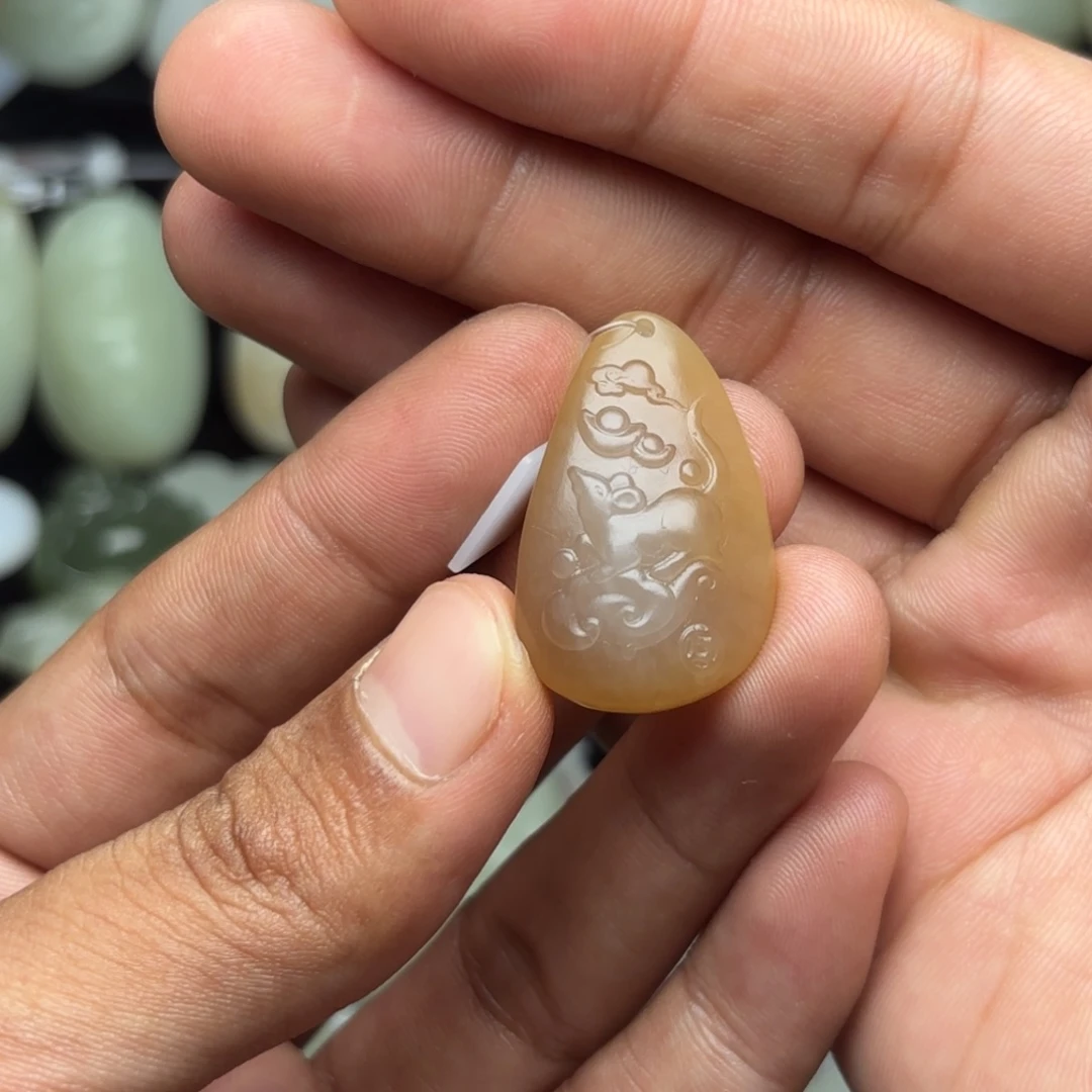 周***洲和田玉未镶嵌颈饰