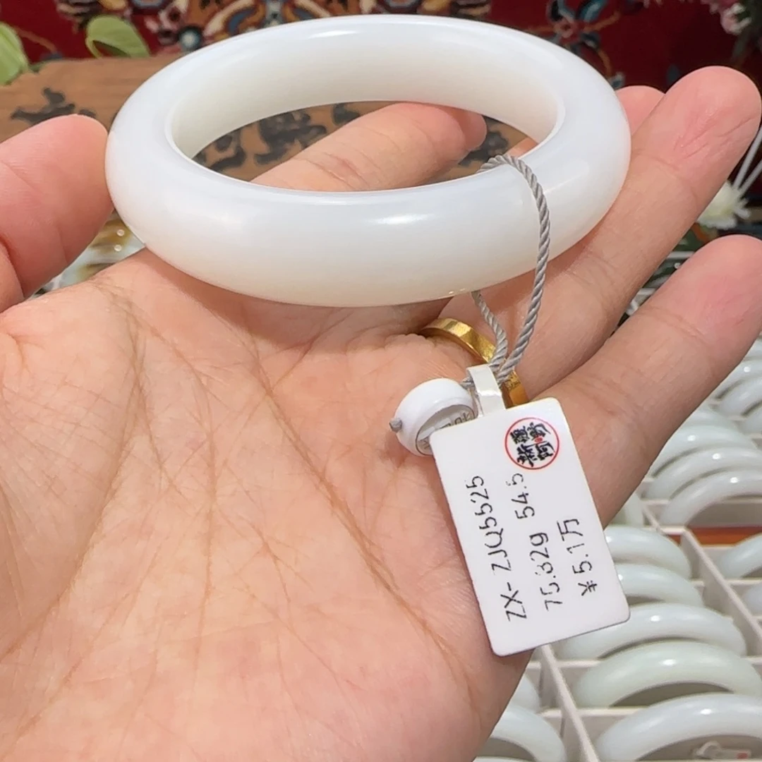 和田玉未镶嵌手镯新疆且末料 和田玉手镯