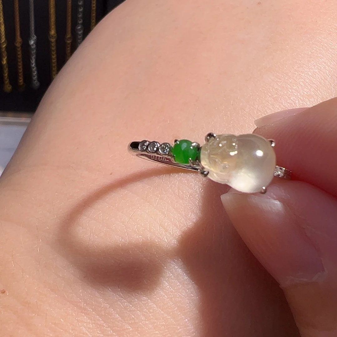 翡翠18K金镶嵌戒指貔貅翡翠戒指