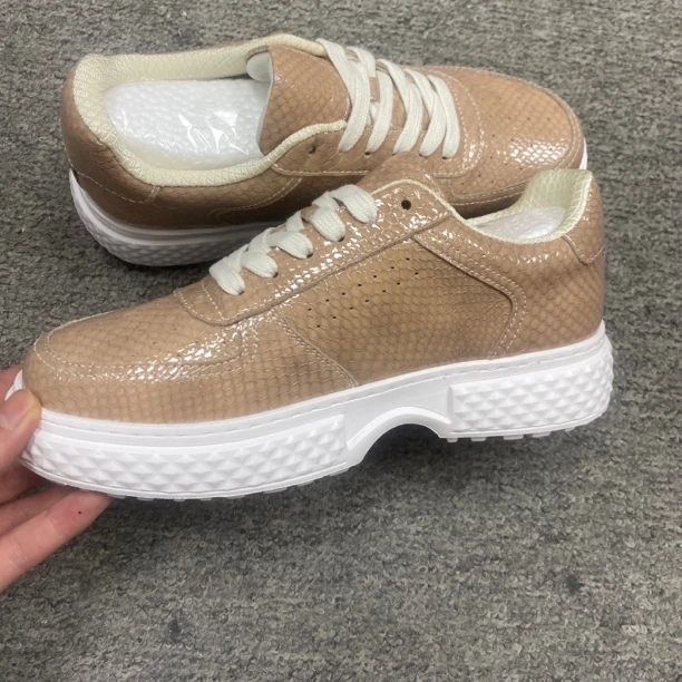 卡其高光稀有皮男鞋