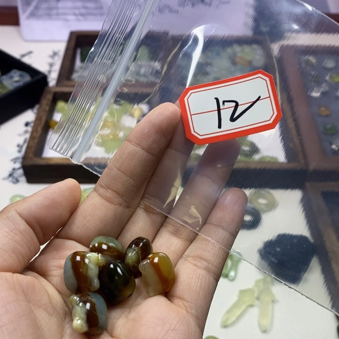 蛇纹石玉颈饰未镶嵌?*奔