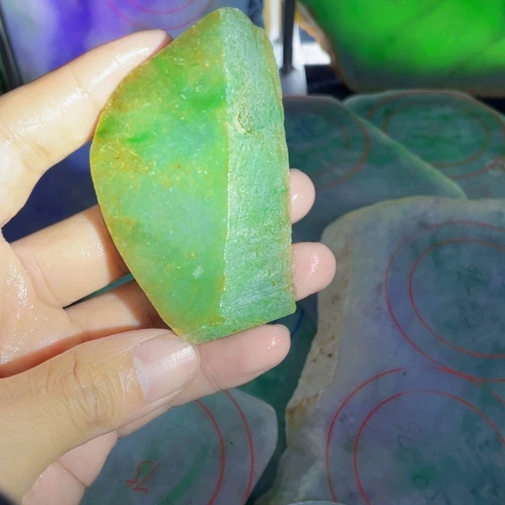 翡翠未镶嵌挂件片料