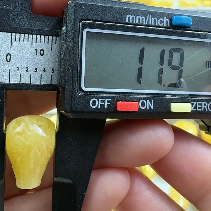 蜜蜡未镶嵌裸石15杂