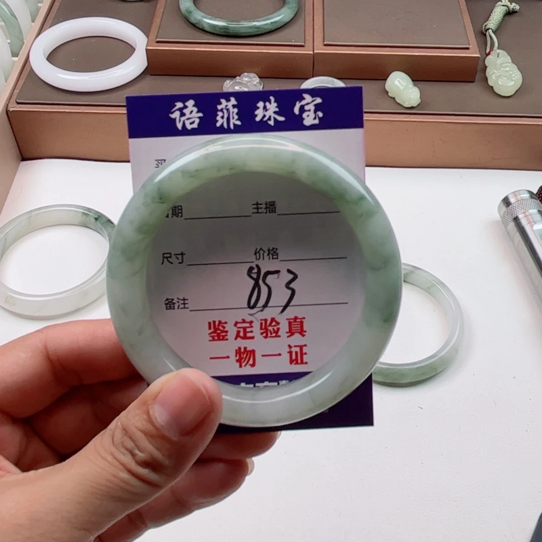 石英质玉手镯未镶嵌发***胖