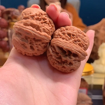 文玩核桃吊坠40元宝