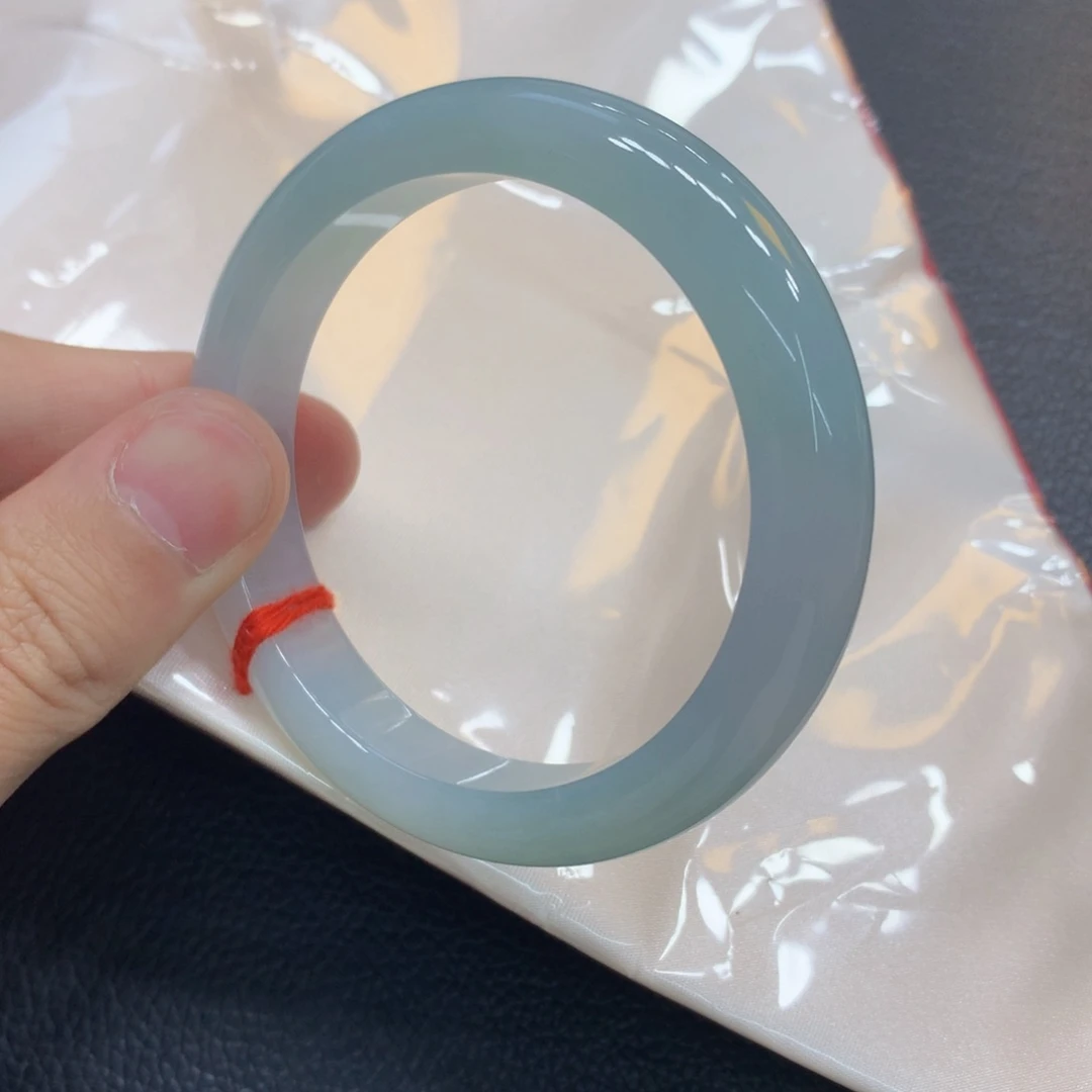 翡翠手镯未镶嵌翡翠