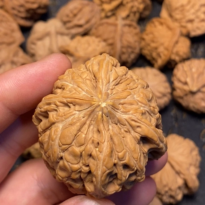 文玩核桃吊坠为**刘文玩核桃异形单只