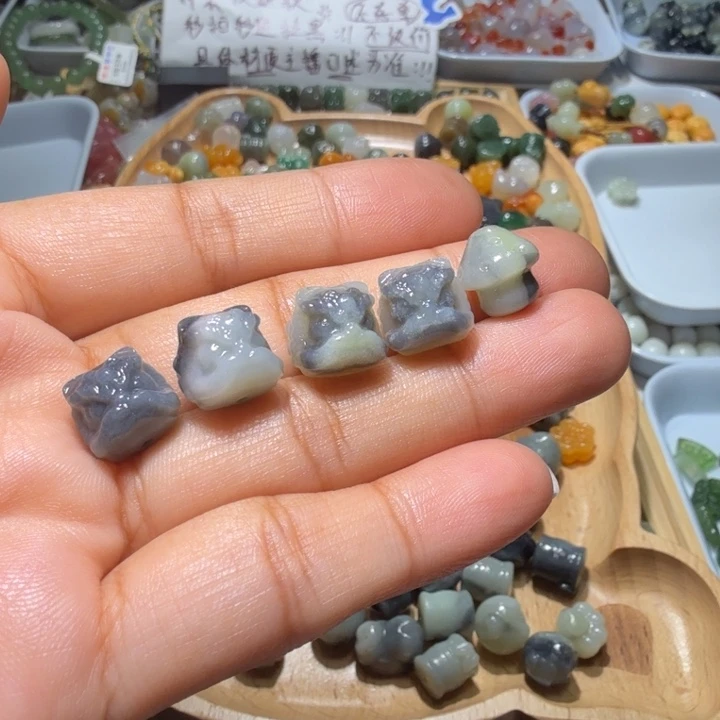 和田玉未镶嵌珠宝半成品六*哈