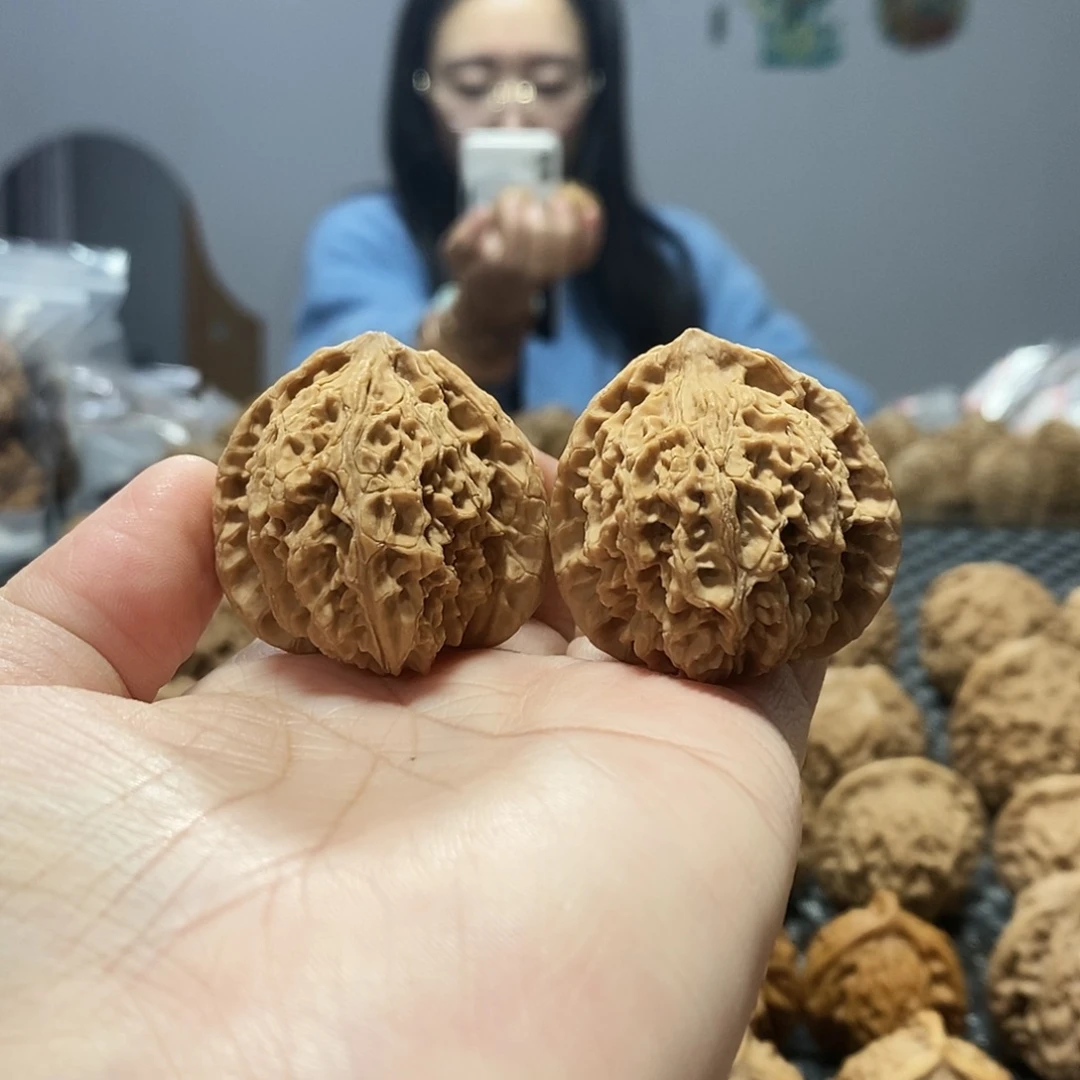 吊坠桃核蚂蚁沟37黄