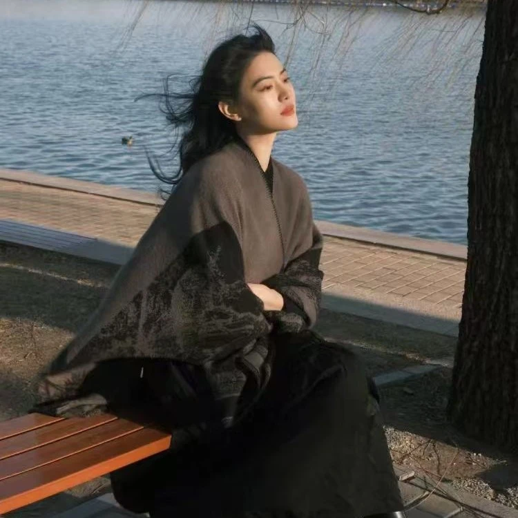 冬季加厚披肩秋冬民族风保暖中国风百搭长款黑色许我耀眼老钱外搭