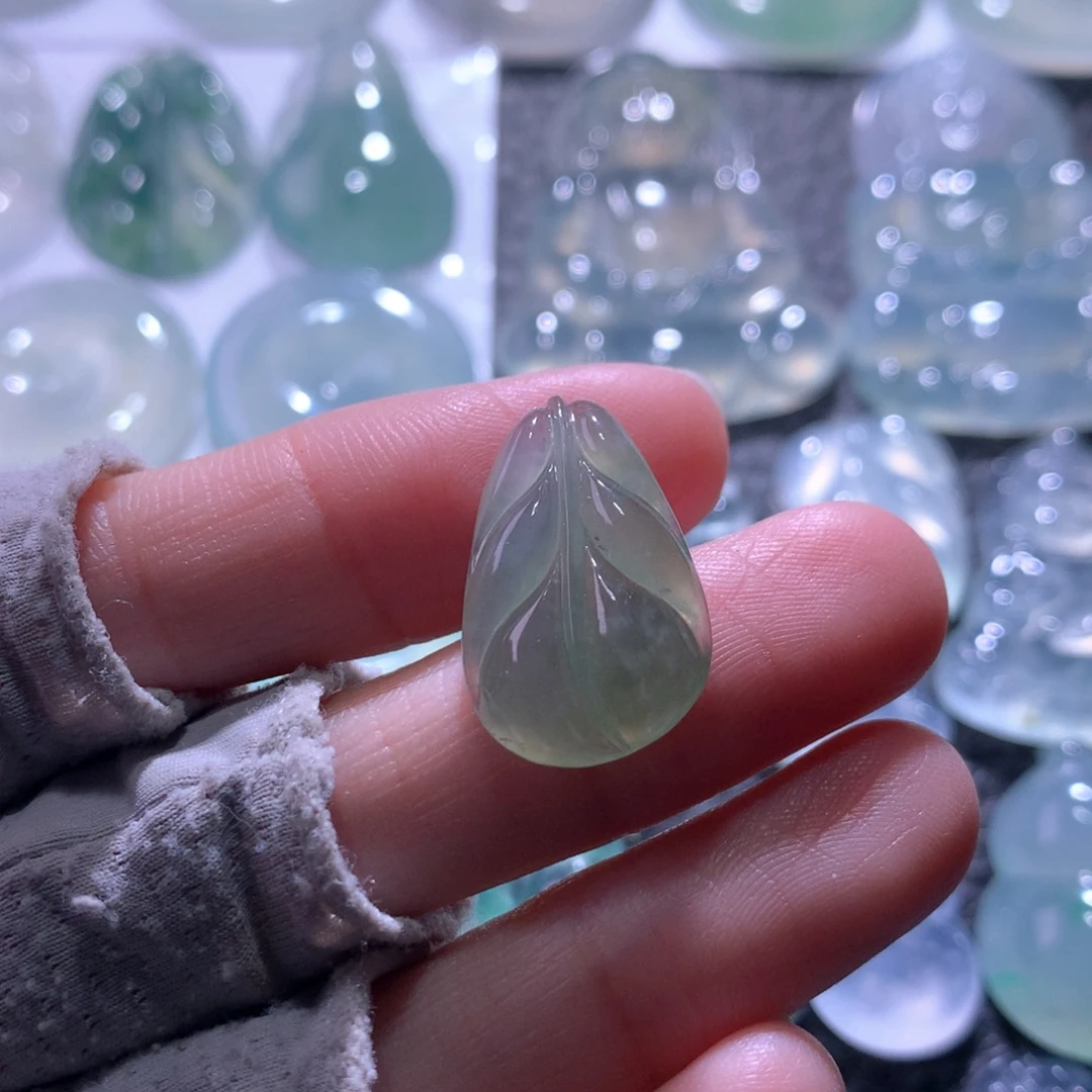 翡翠未镶嵌颈饰叶子