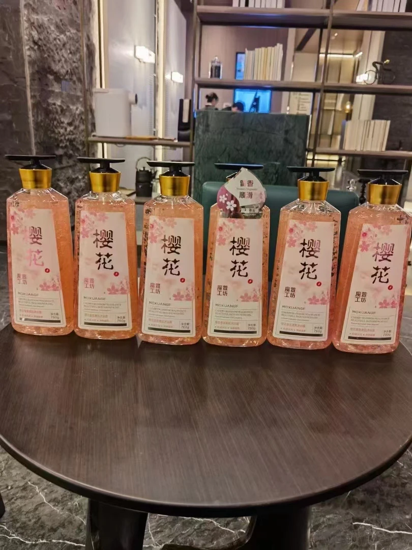 魔萱工坊花瓣沐浴露760ML洗澡专用原装正品很香