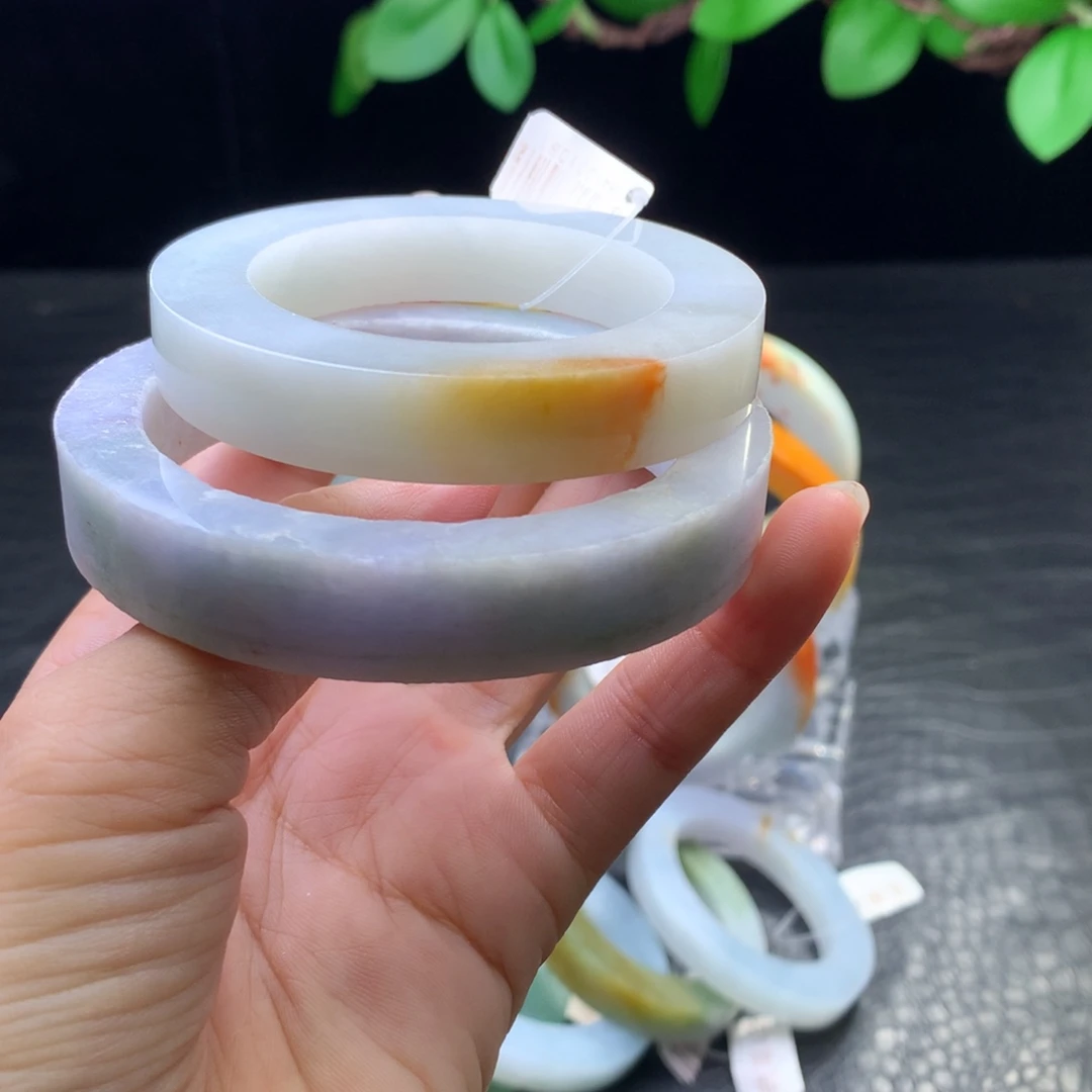 定制翡翠未镶嵌手镯