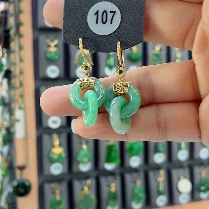 翡翠18K金镶嵌耳饰