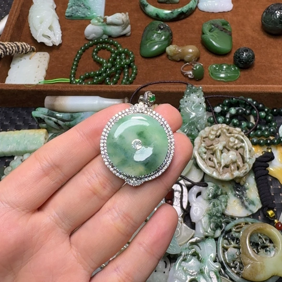 黄***虎翡翠未镶嵌颈饰翡翠颈饰未镶嵌