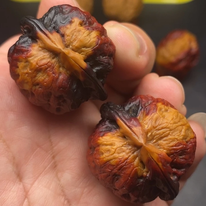 文玩核桃吊坠31 八方来财