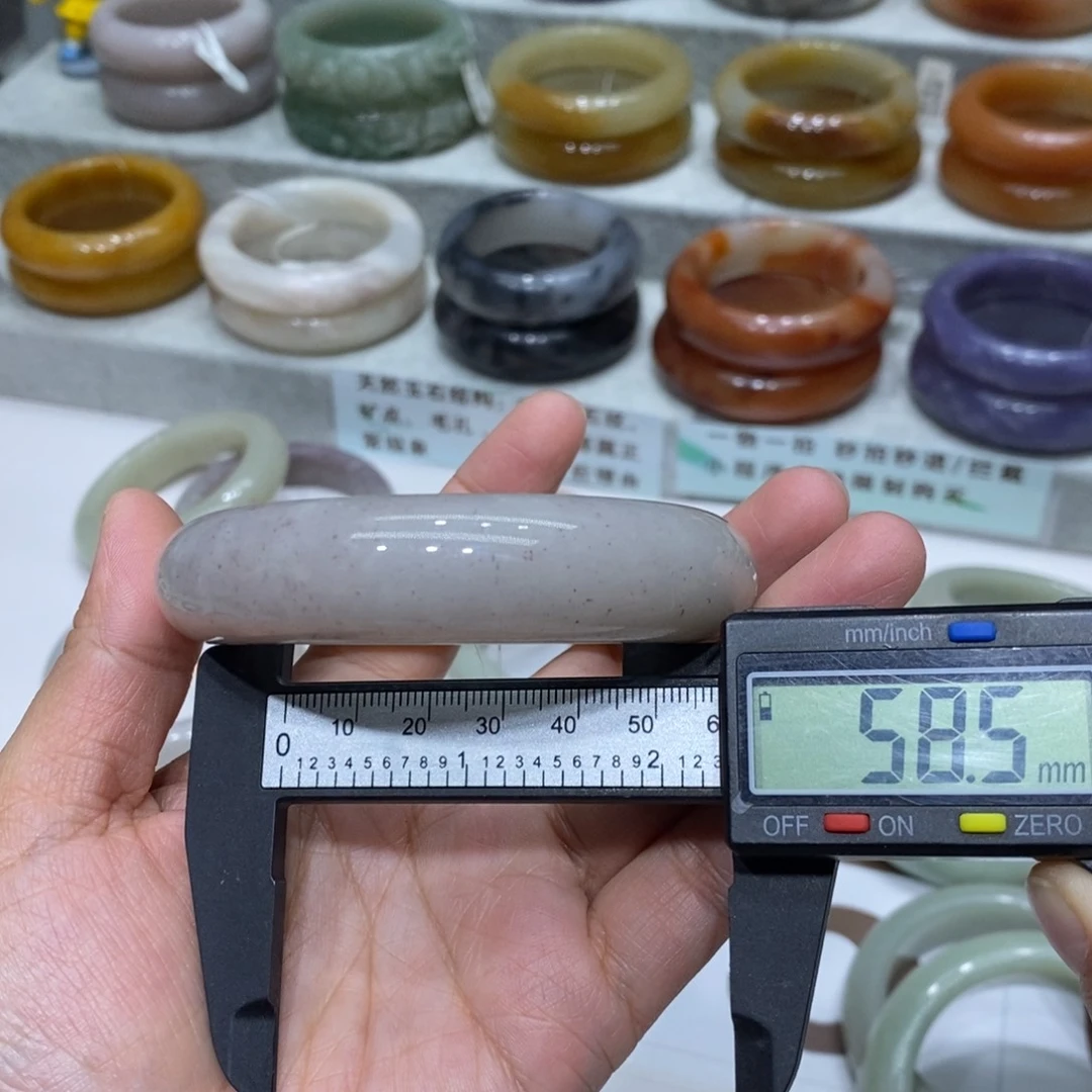 石英岩玉未镶嵌手镯