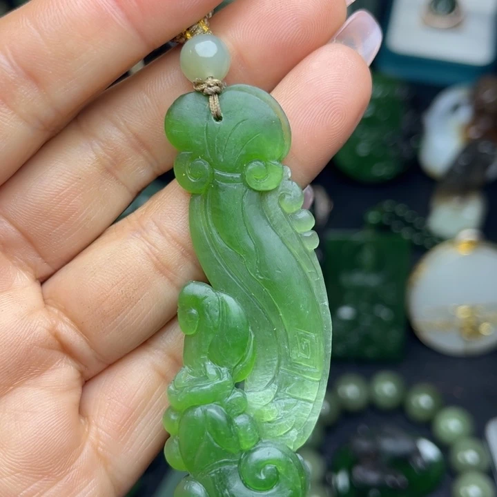 和田玉（碧玉）颈饰未镶嵌