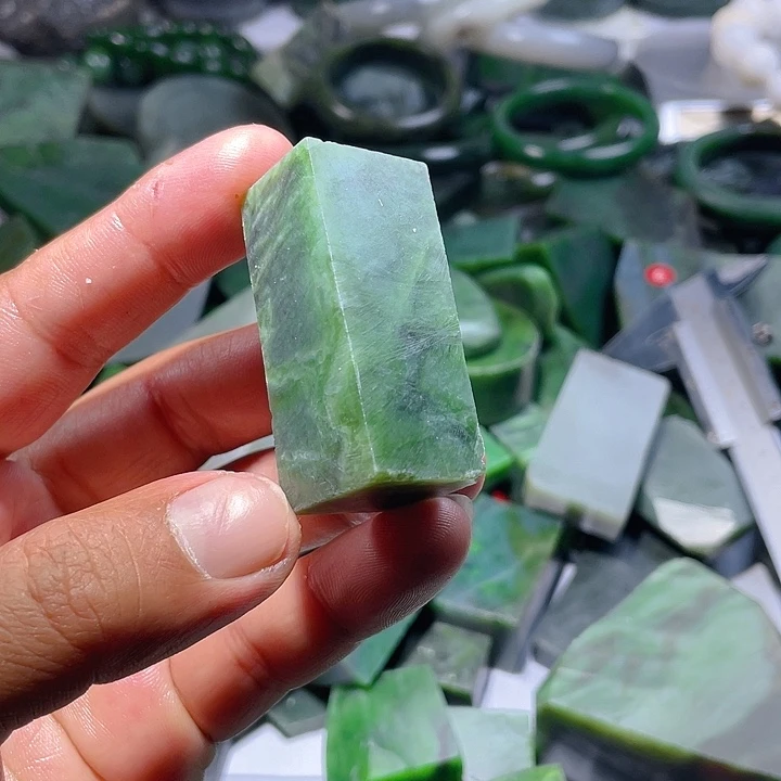 和田玉（碧玉）未镶嵌颈饰