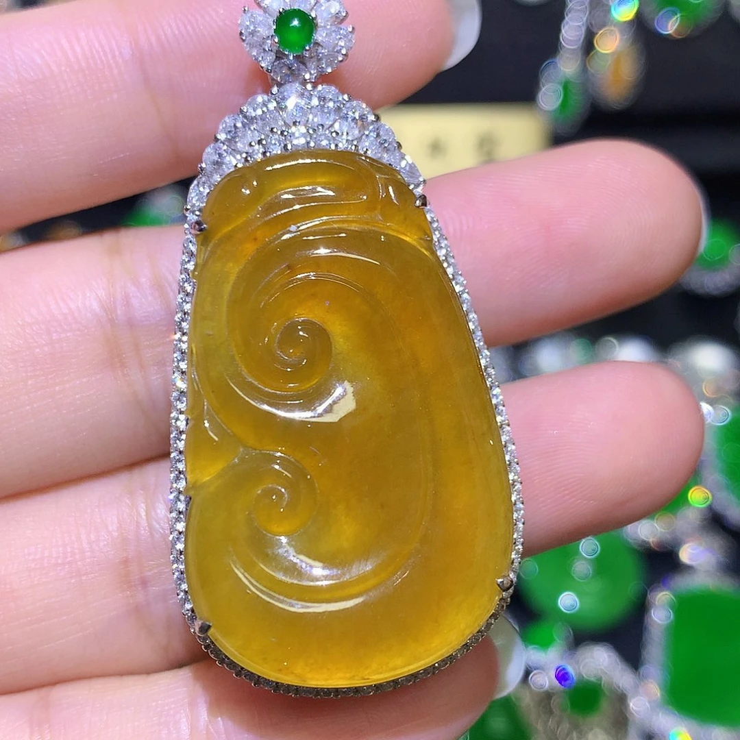 翡翠18K金镶嵌颈饰高冰黄翡如意吊坠毛衣链