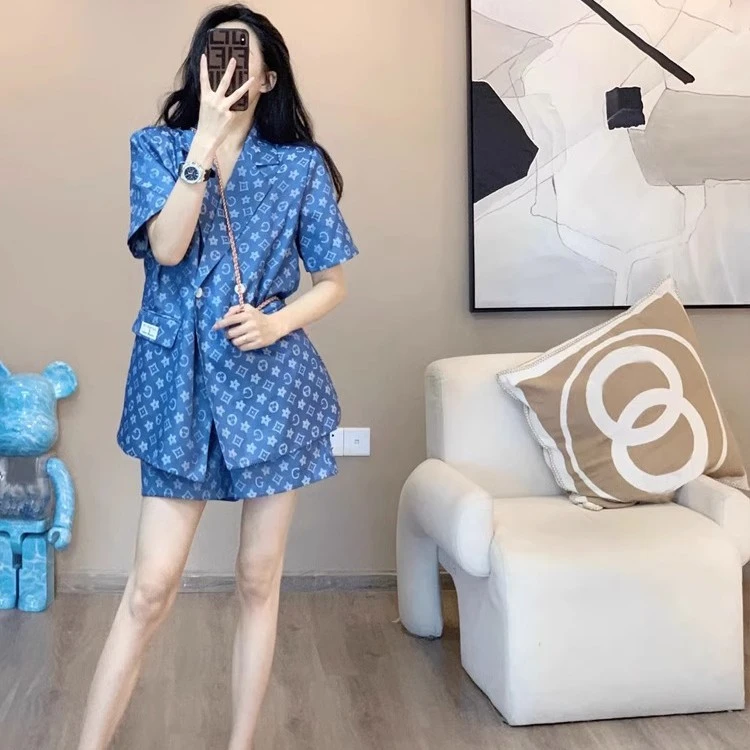 夏季2025新款设计感短裤气质小香风短袖时尚袖高级感套装