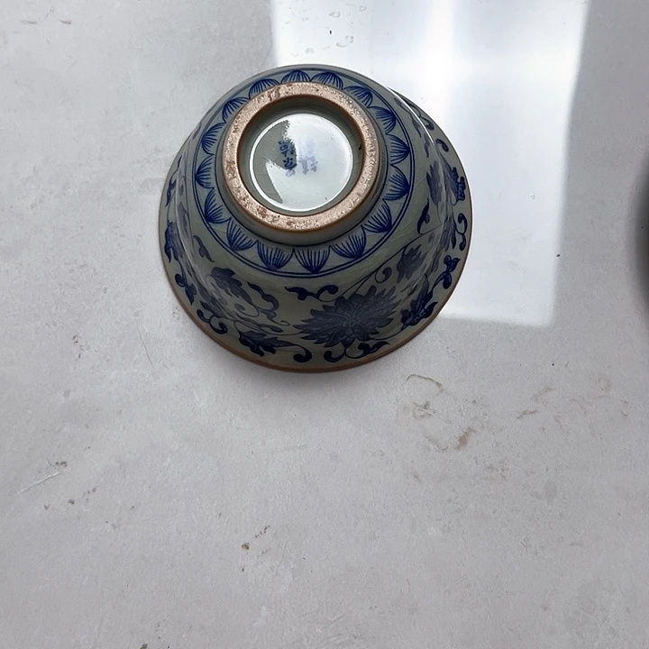 青花缠枝莲压手杯