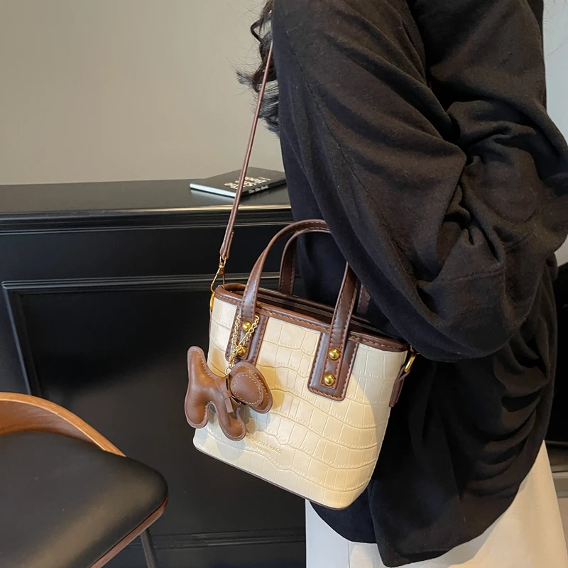 新款包包女2024年爆款水桶包小众设计感单肩斜挎包秋冬手提小拎包