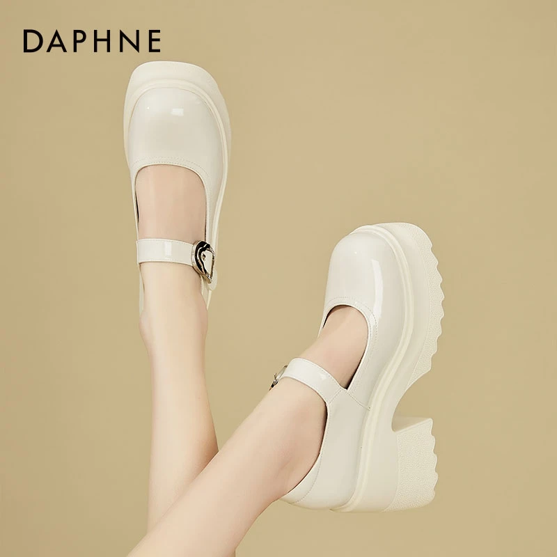 达芙妮2025夏季女鞋法式赫本风一字扣时尚粗跟高跟鞋女单鞋高级感