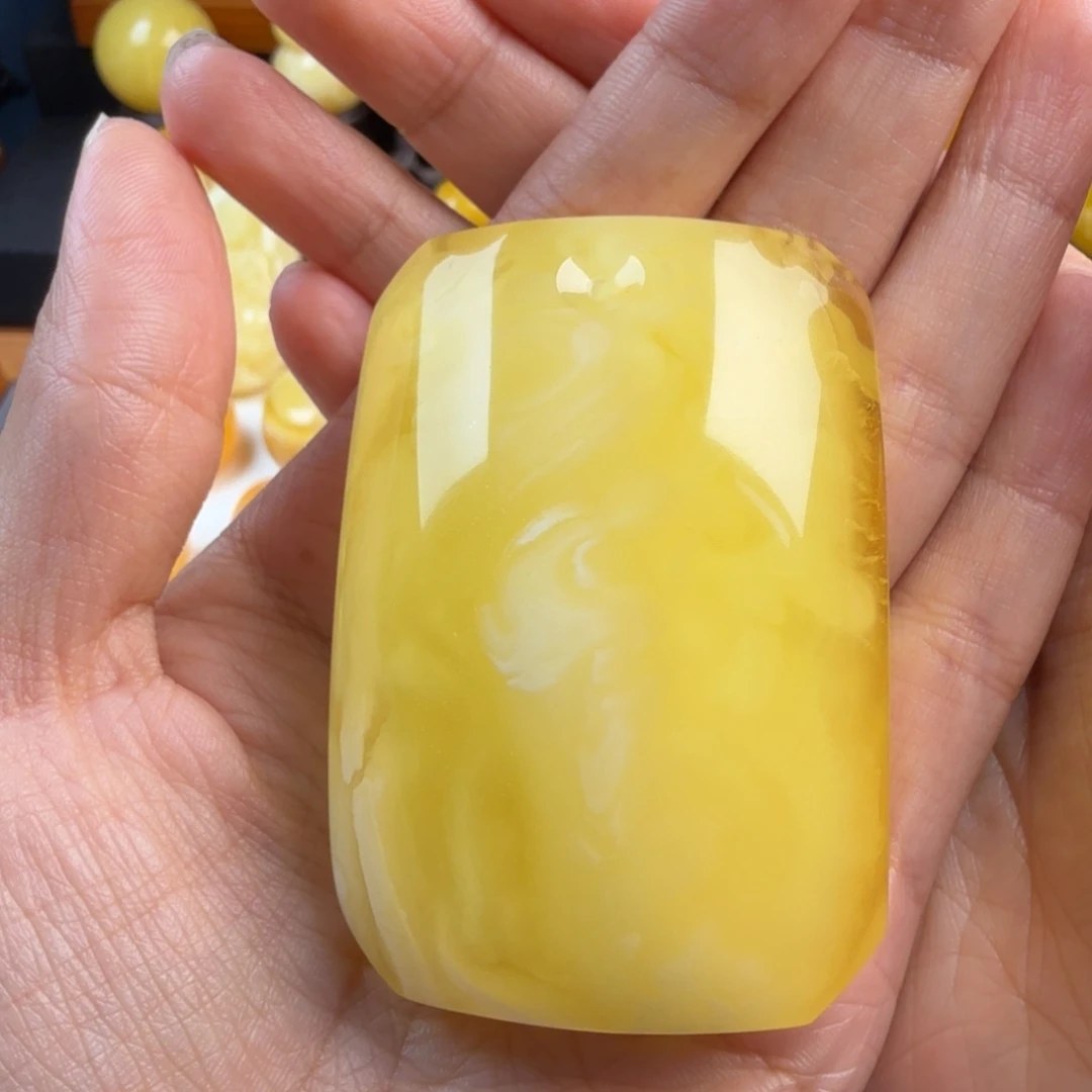 星***眼琥珀未镶嵌颈饰纯天然琥珀蜜蜡无优化