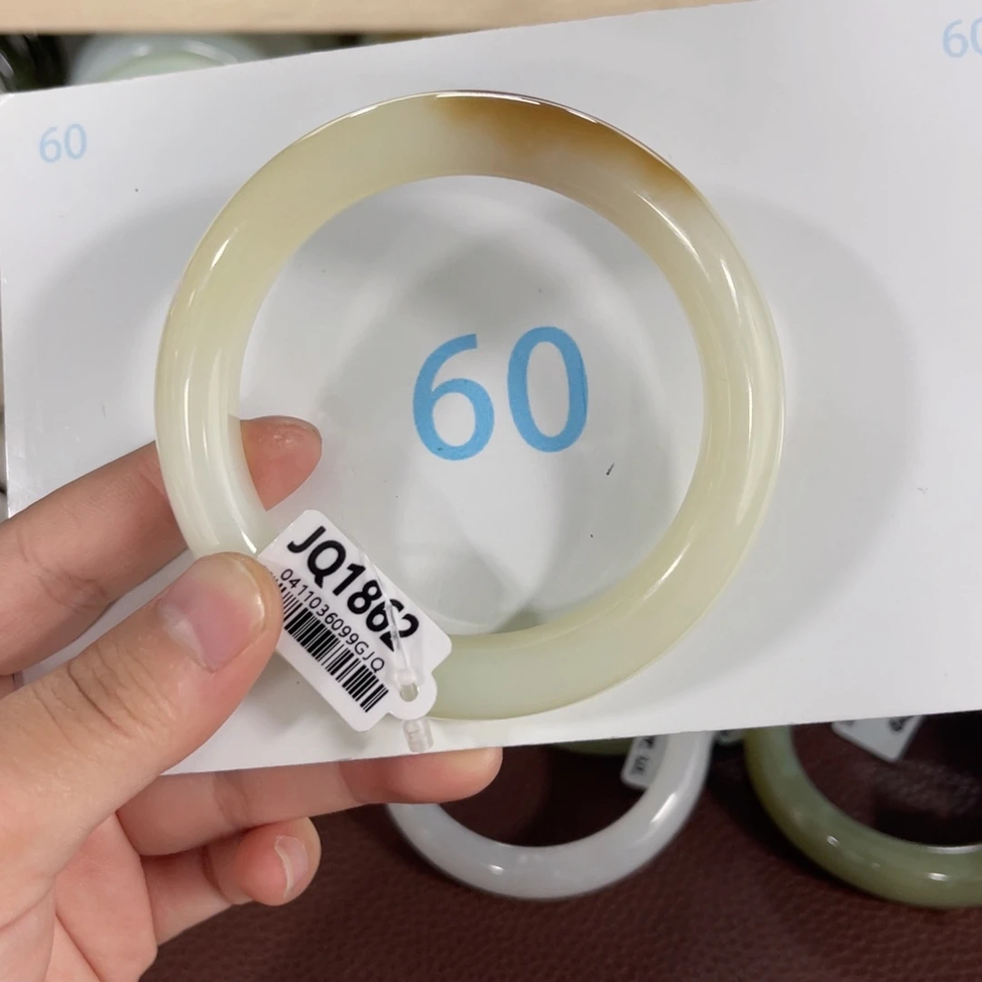 和田玉手镯未镶嵌海*?