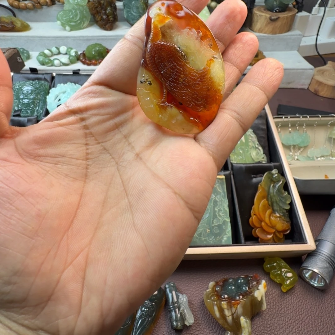 蛇纹石玉未镶嵌颈饰