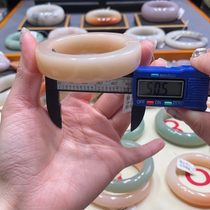 未镶嵌手镯石英质玉