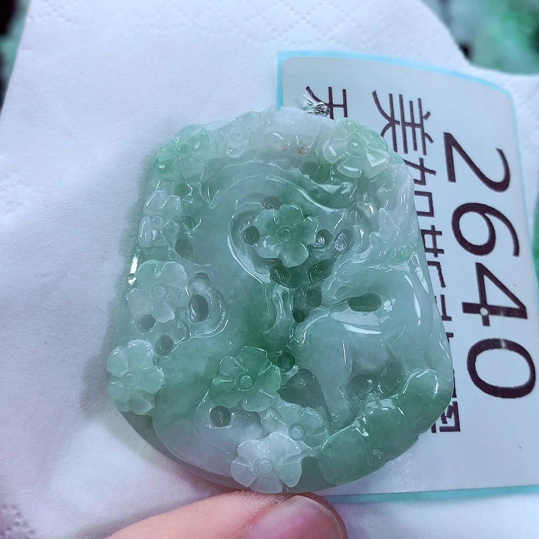 吊坠(不含链)未镶嵌翡翠