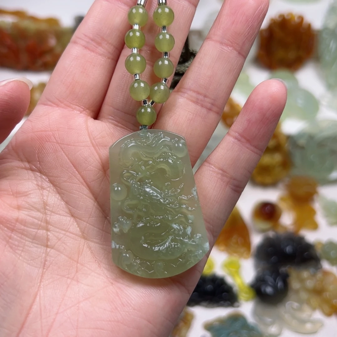 蛇纹石玉未镶嵌颈饰