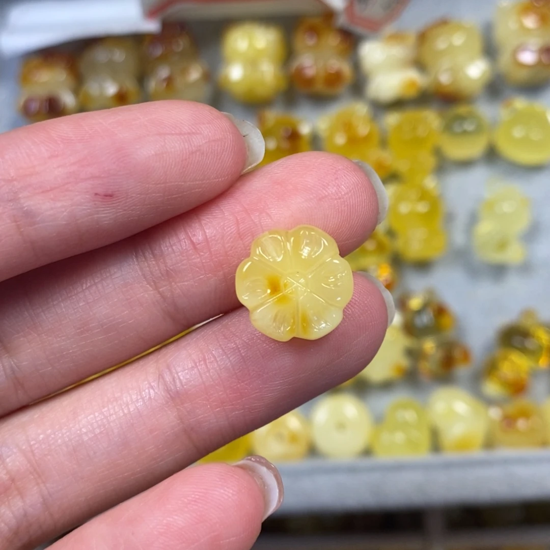 未镶嵌颈饰蜜蜡梅花