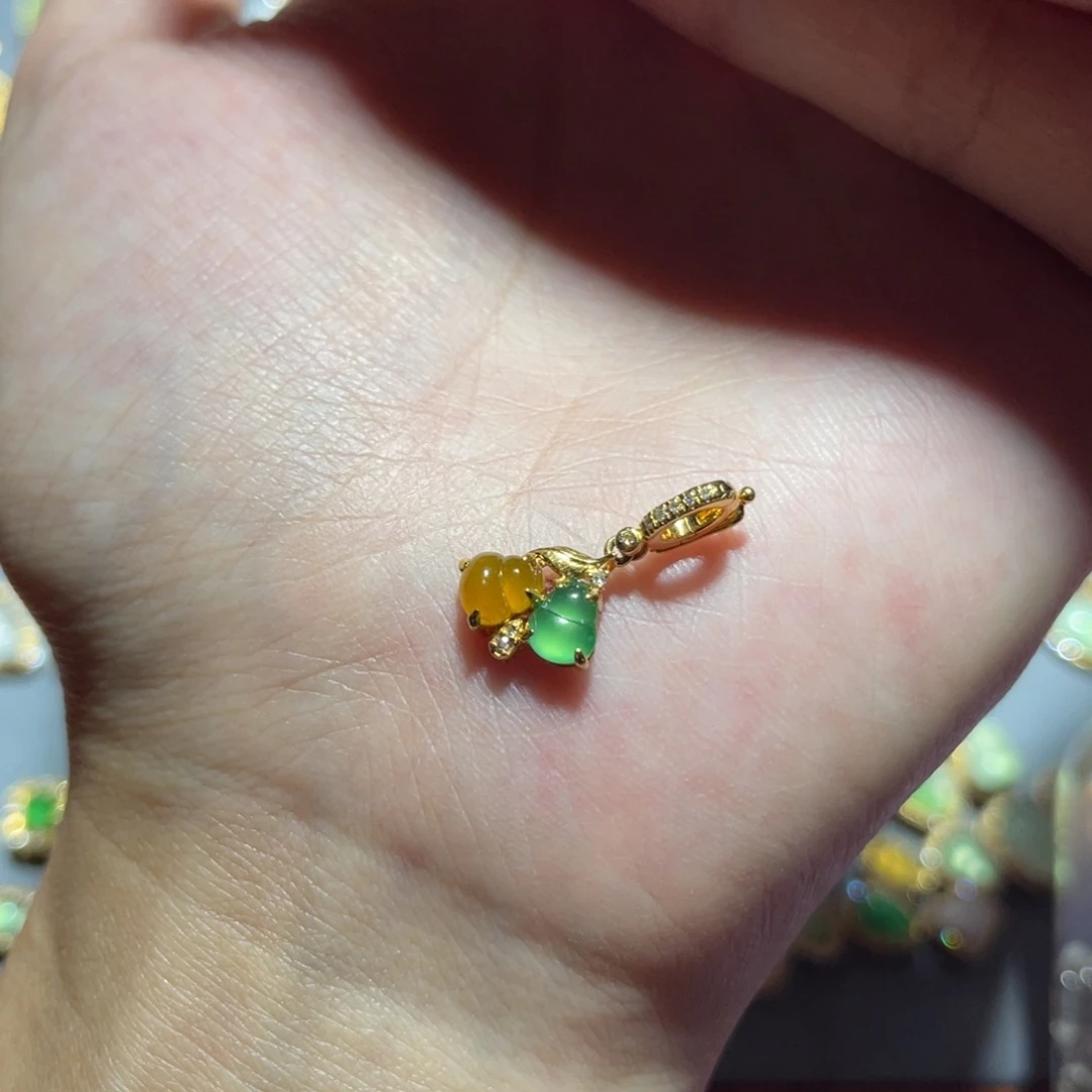 吊坠(不含链)18K金镶嵌翡翠