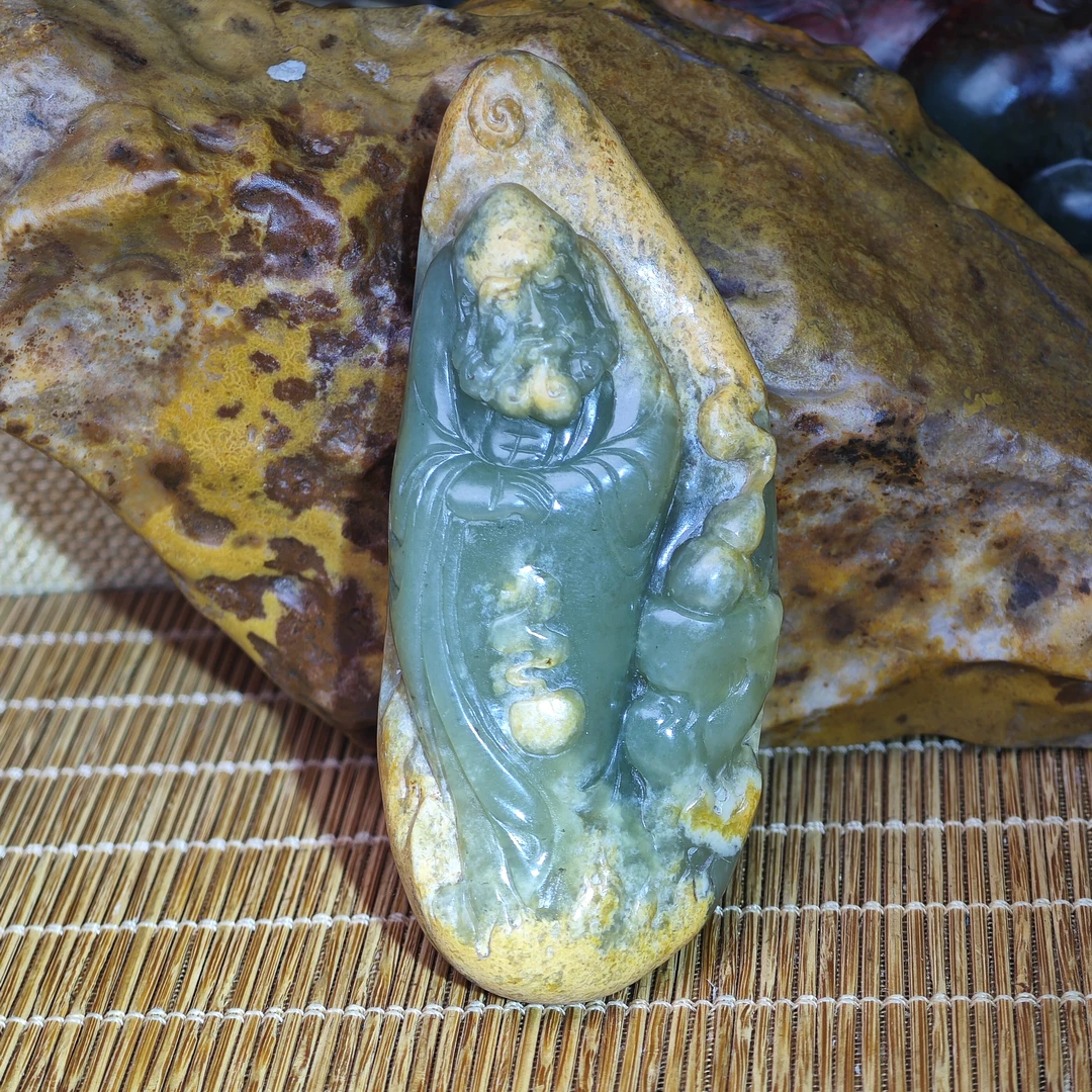 河磨玉马蜂皮达摩黄绿肉手把件或者挂件，俏色巧雕(出河磨玉证书)