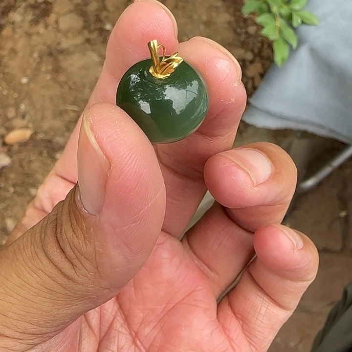 和田玉(碧玉)18K金镶嵌颈饰