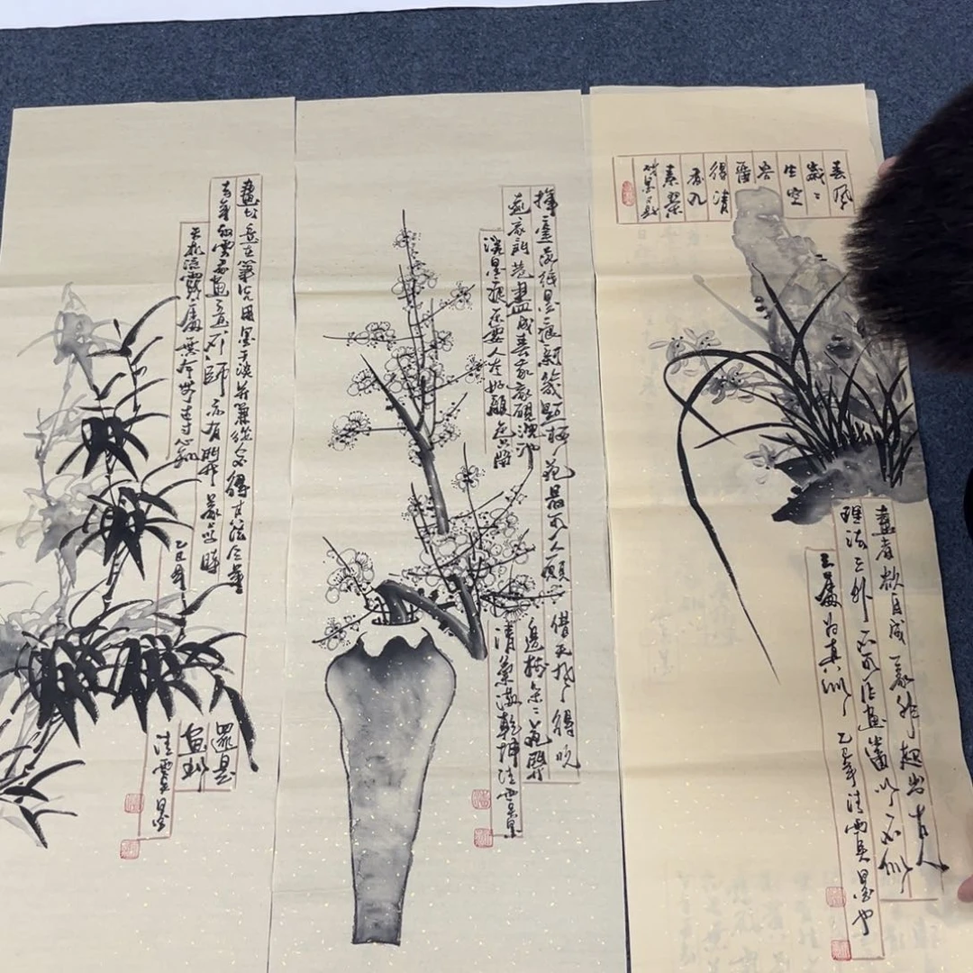 国画卖字画的小男孩
