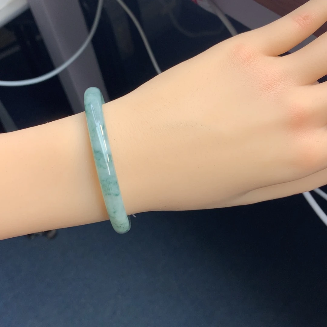 翡翠手镯未镶嵌53圆条