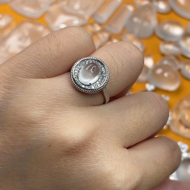 颈饰未镶嵌石英质玉